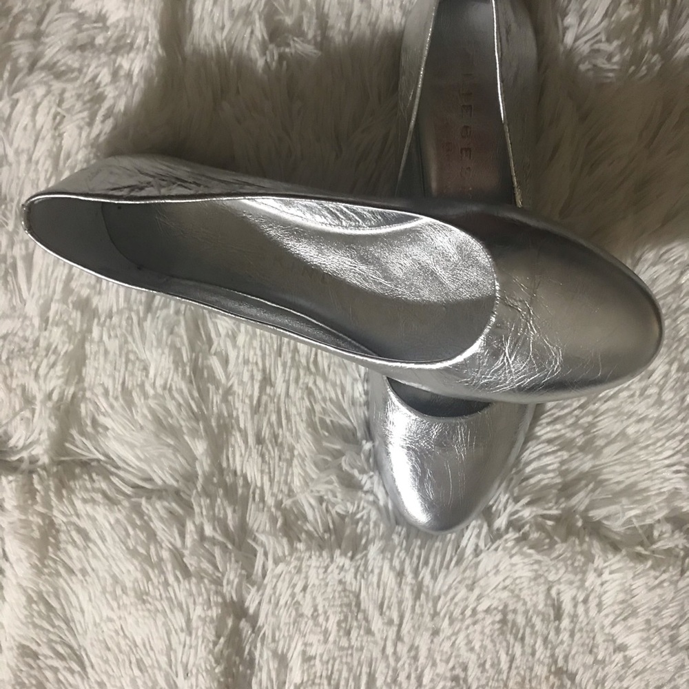 Shoes - Picture 3 of 4